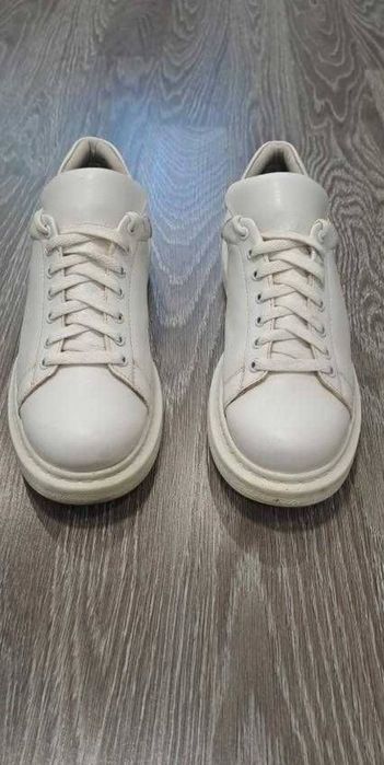 Бели сникърси 44 номер