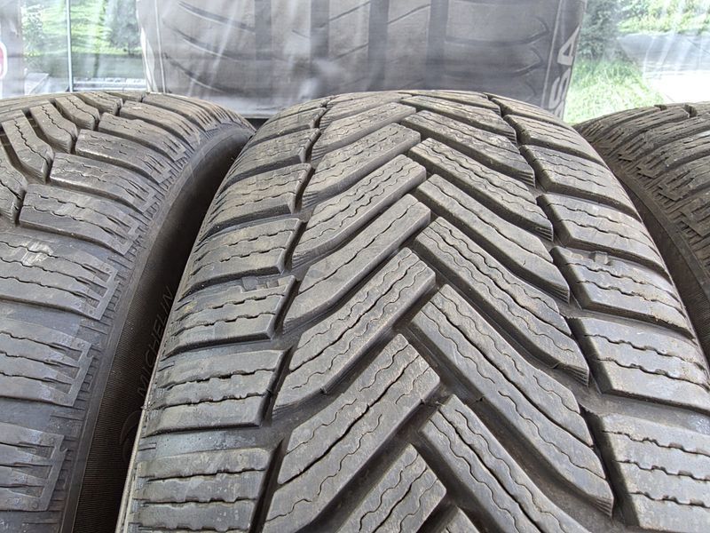 225/55/17 MICHELIN 4бр