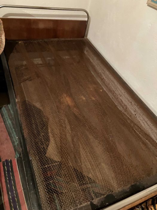 диван-спалня и легло на пружина