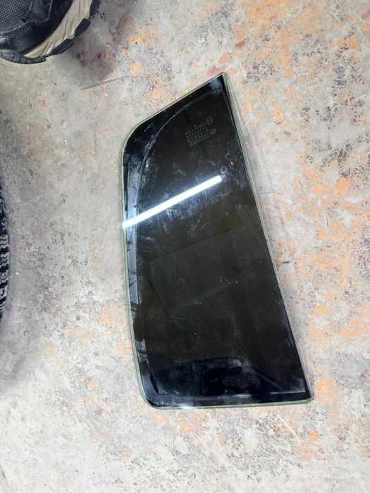 Заднее левое стекло логан сандеро