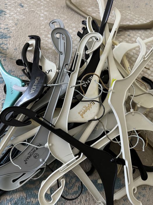 Вешалки плечики пластиковые