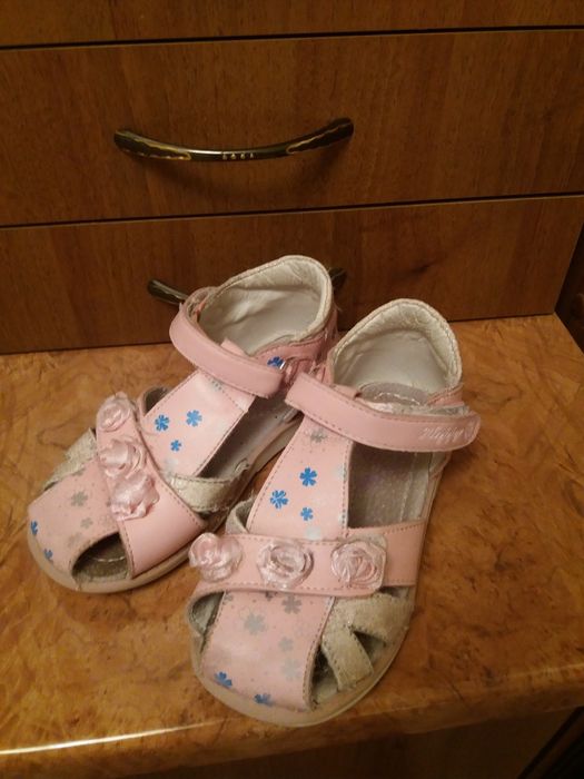 Продаются детские вещи куртка, ботинки, сандади