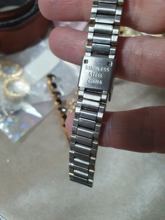 Часовник Q&Q ефектен