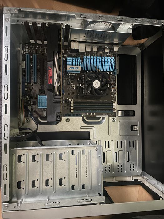 Vand Unitate Pc Fara Sursa