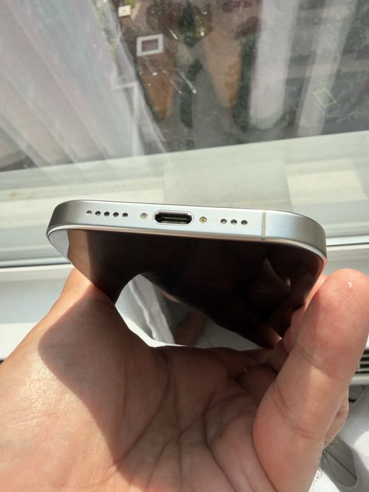 Iphone 16 pro серебристый. Не вскрывался