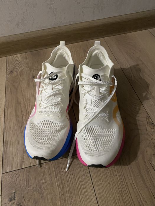 Беговые кроссовки