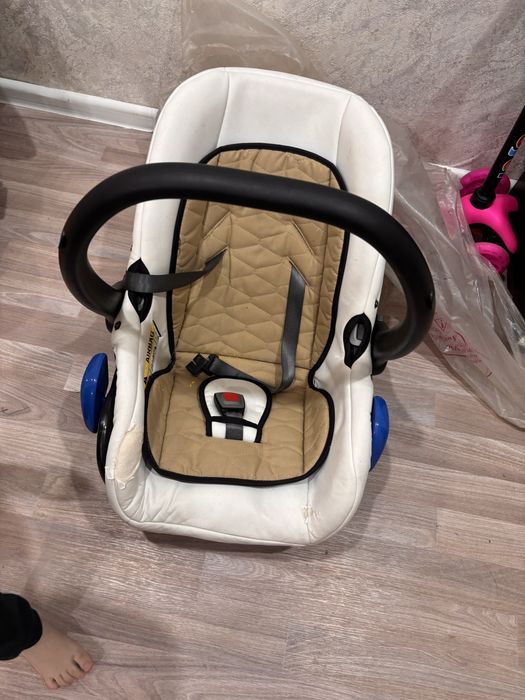Продам автокресло до 1года