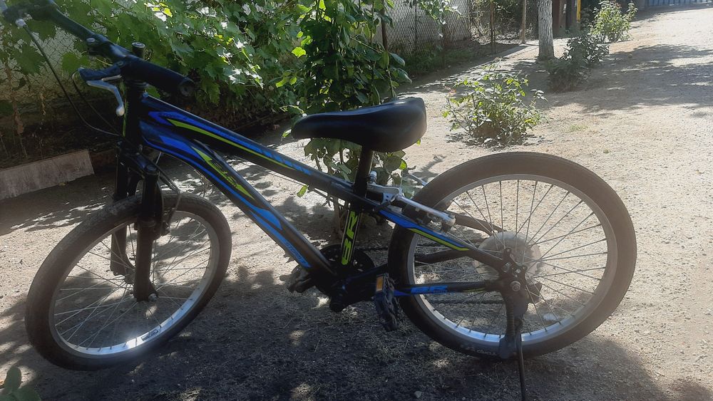 Vand bicicleta pentru copii 8--10 ani