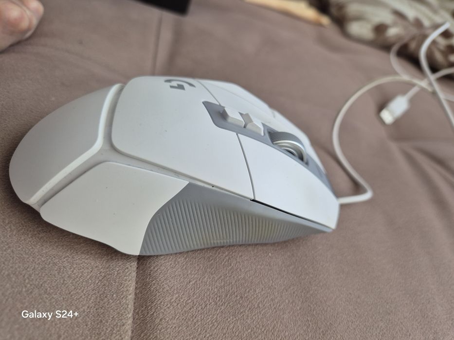 Продавам гейминг мишка Logitech G502 X