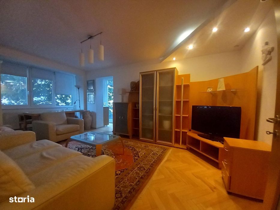 Florilor - in spate la BT, apartament 3 camere, la etajul 1 !