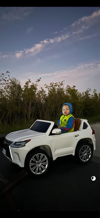 Продам машинку на пульте управления