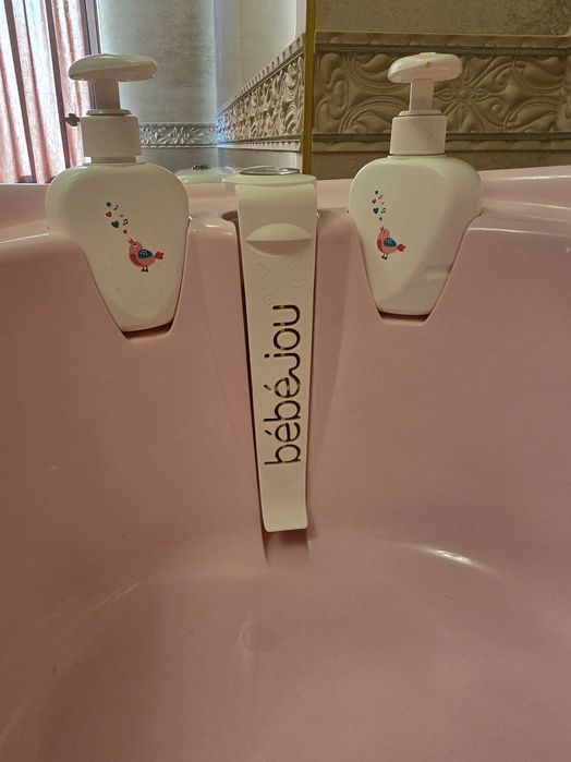 Bebe Jou - бебешка вана със стойка, термометър и диспенсери