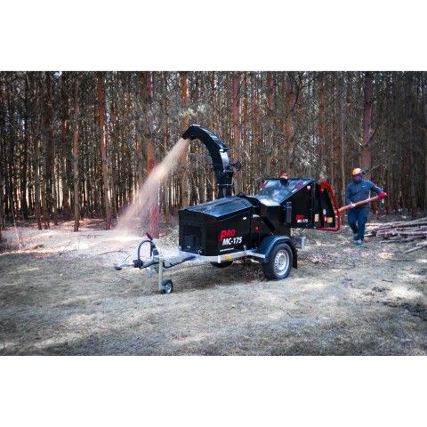 tocator lemn cu motor benzina cu sasiu pe drum mc 175