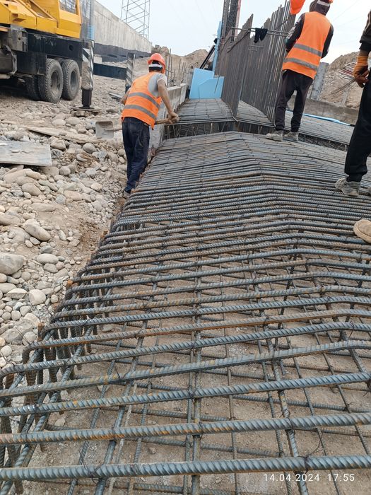 Бригада строителей монолитчики