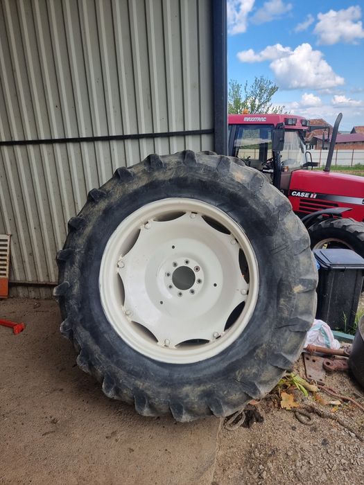 Roti 16,9 r34  tractor Fiat (roti tehnologice 12,4 r46))
