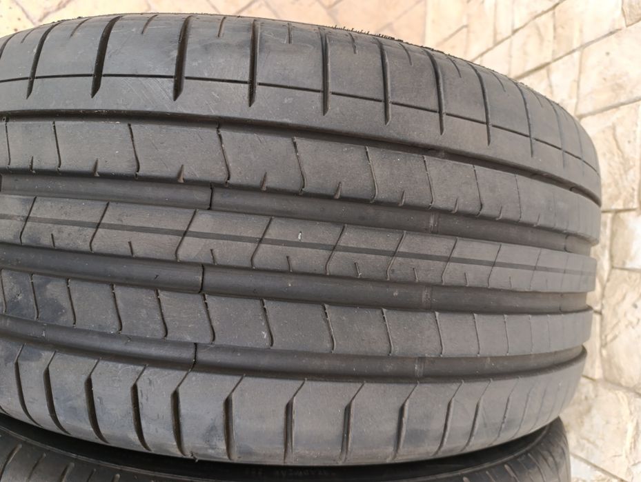 Летни гуми Pirelli 285/40/21 Pzero dot 4224