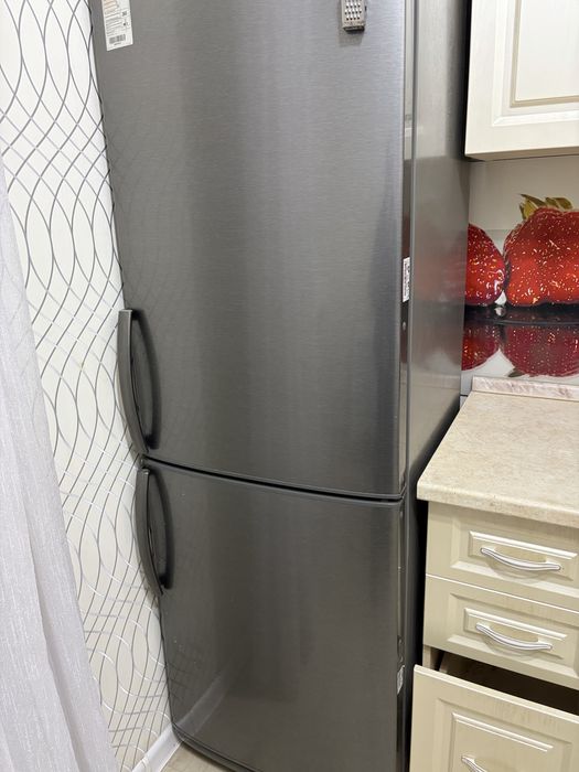 Холодильник серый