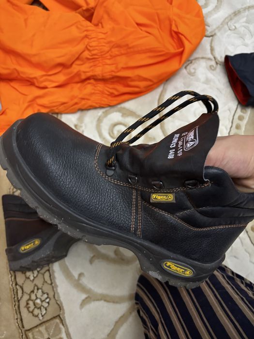 Качественные спецовки куртки и ботинки