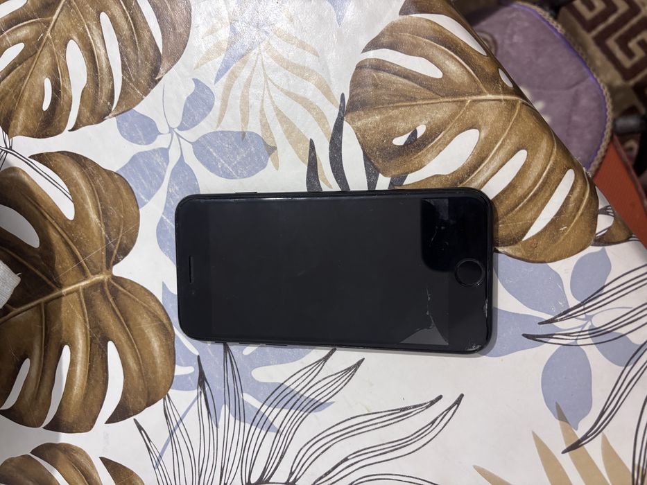 Срочно Продам айфон SE