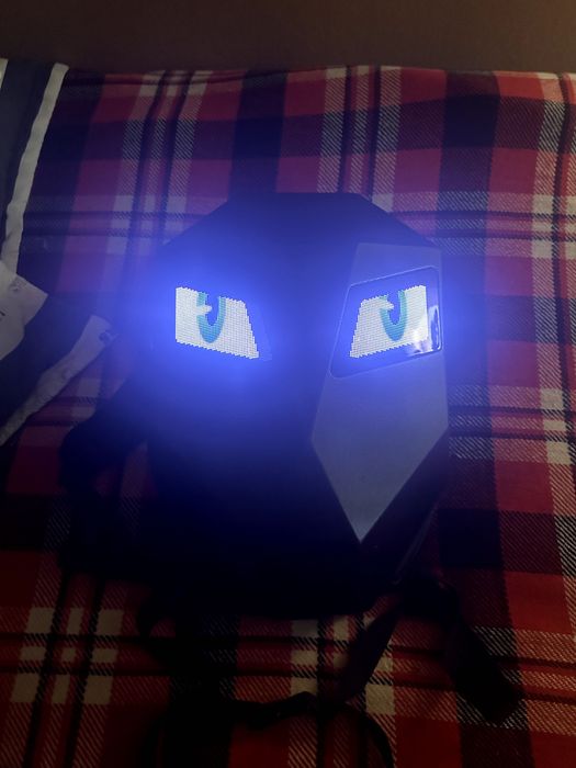 Продам рюкзак противоударный  с экранами.