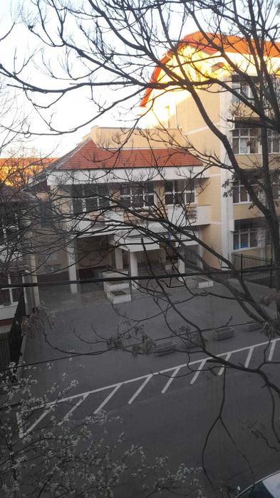 Inchiriez apartament cu 2 camere in Rogerius,str Moldovei