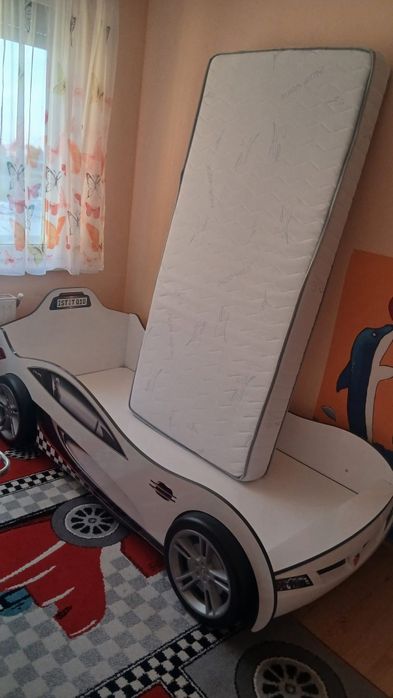 Pat copii nou, model mașină