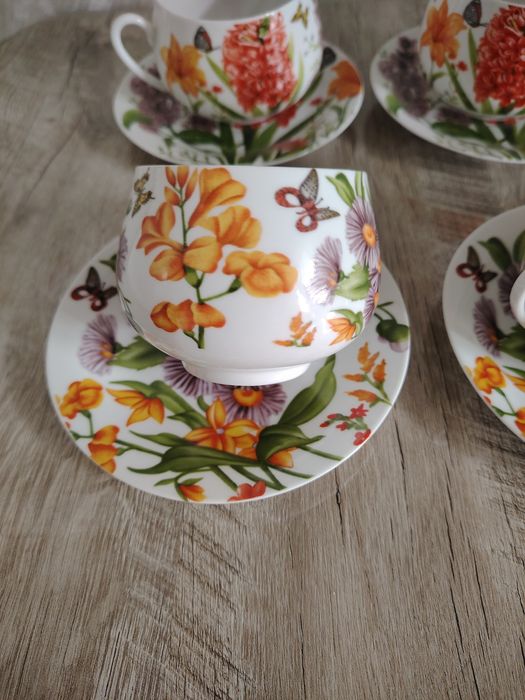 Продам 2 вида чайные пары, новые.