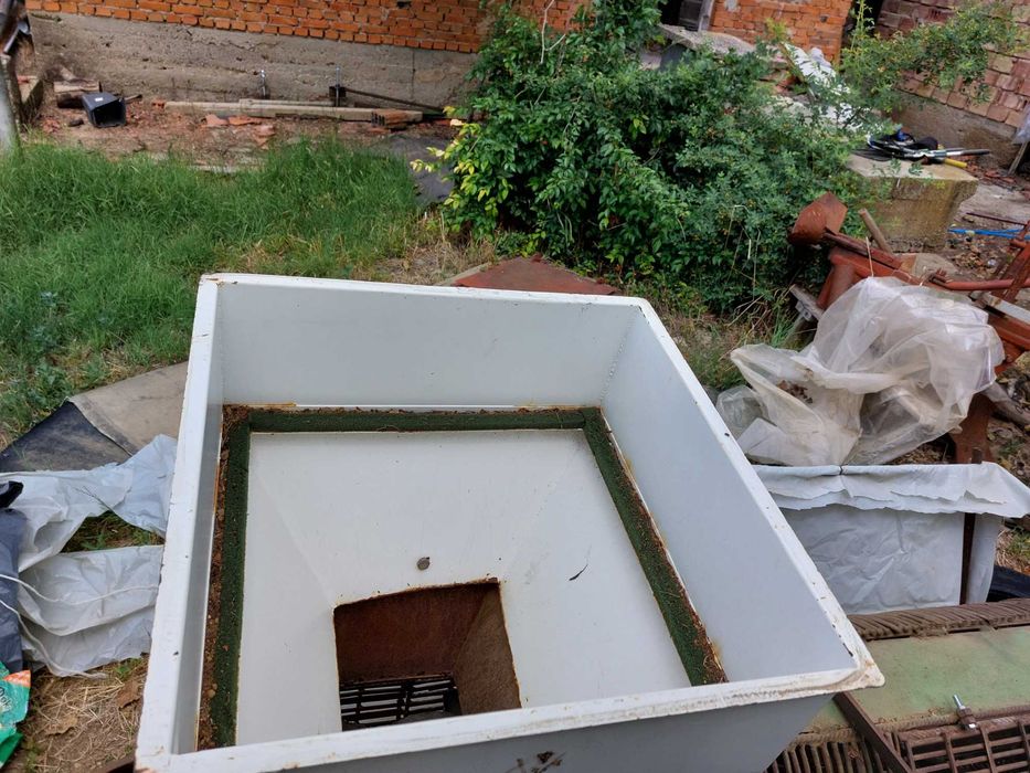 Продава машина за чистене зелена обвивка бадеми и лешници.