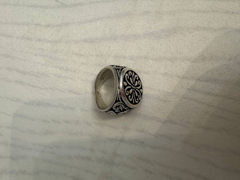 Kumush uzuk sotiladi