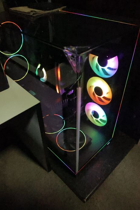 Msi Z790 
I9-13900kS
Ddr5 32gb 
Nvme 512 
Rtx 3060 12gb
