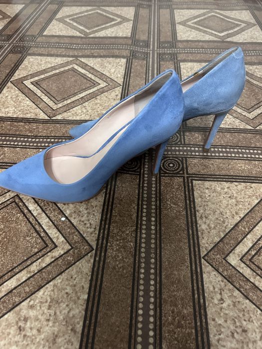 Продам почти новую туфли Basconi