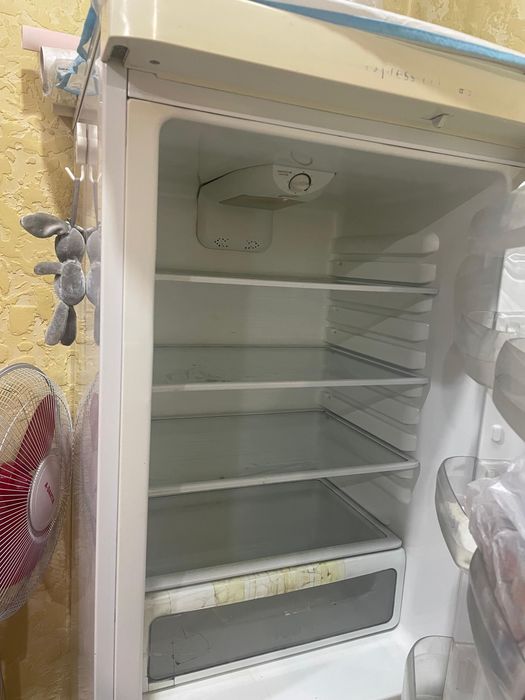 Продается сломаный холодильник