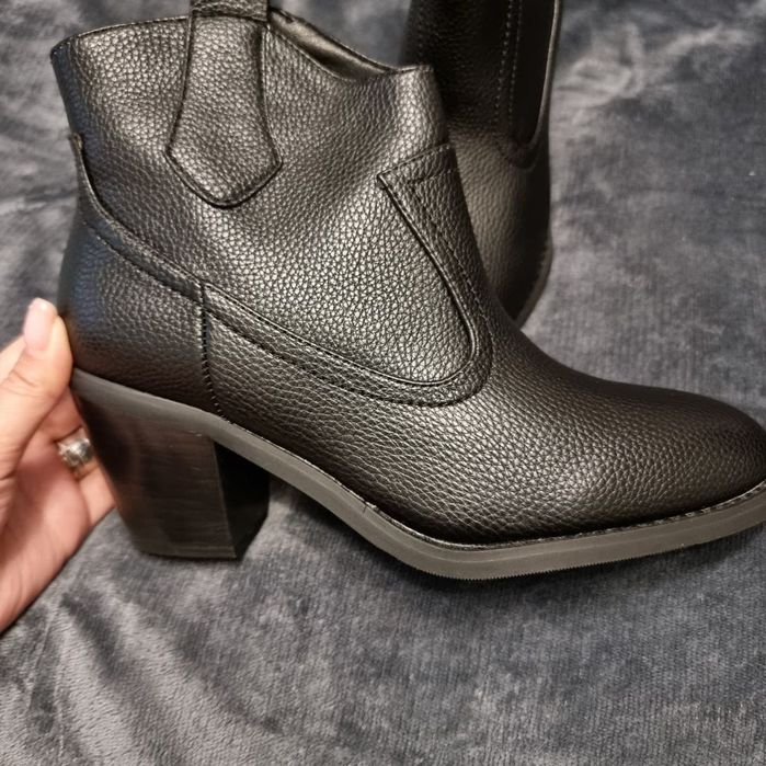 Продаю ботильоны