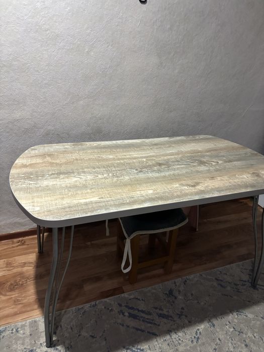 Продам кухонный стол