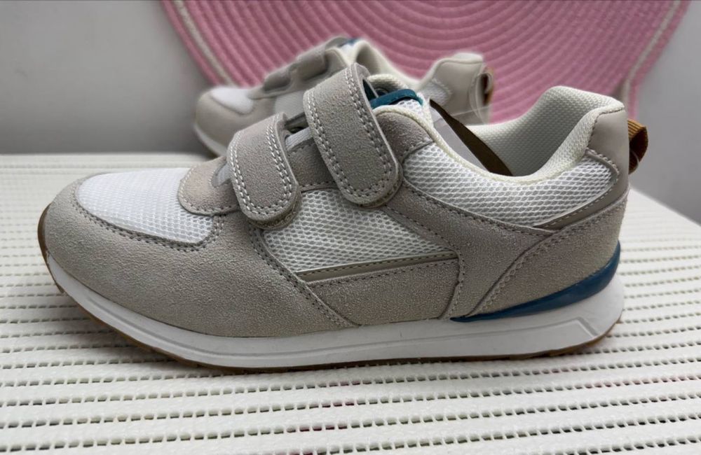 Крлссовки бренда Primark