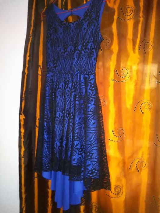 Rochie eleganta cu dantela neagra cu albastru