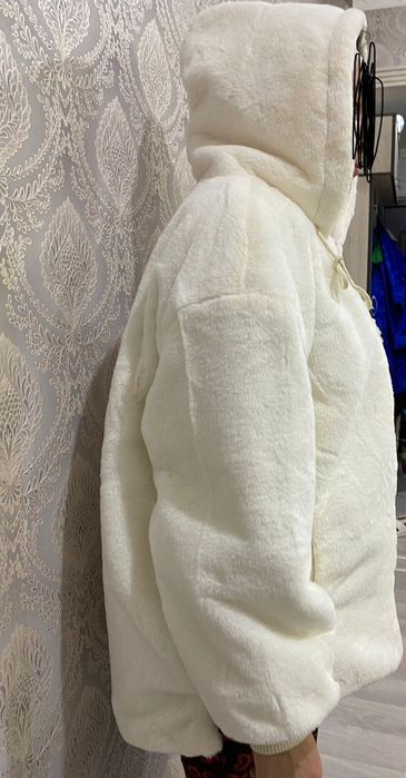 Полушуба с капюшоном женская