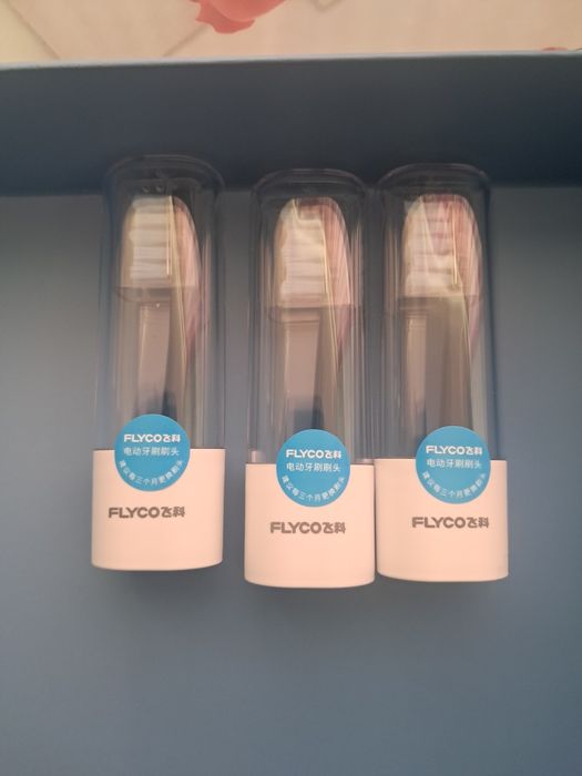 Зубная щетка FLYCO новый