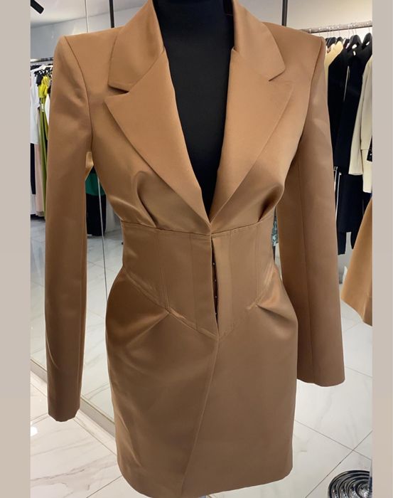 Рокля тип сако.