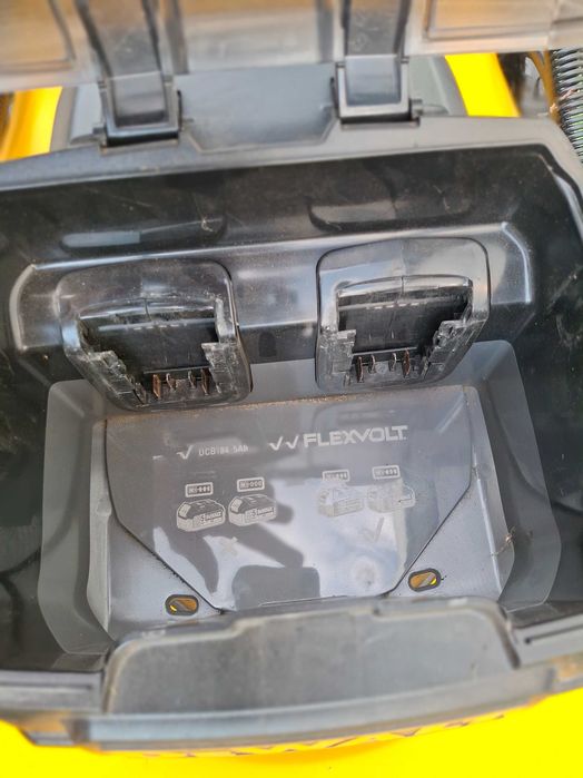 Акумулаторна косачка DeWALT DCMW564