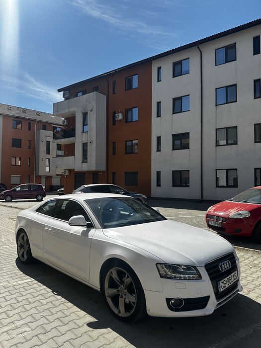 Vând Audi A5 Coupe, an fabricație 2009, cu 228.343 km.