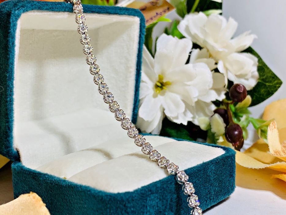 золотой теннисный браслет с бриллиантами в белом золоте