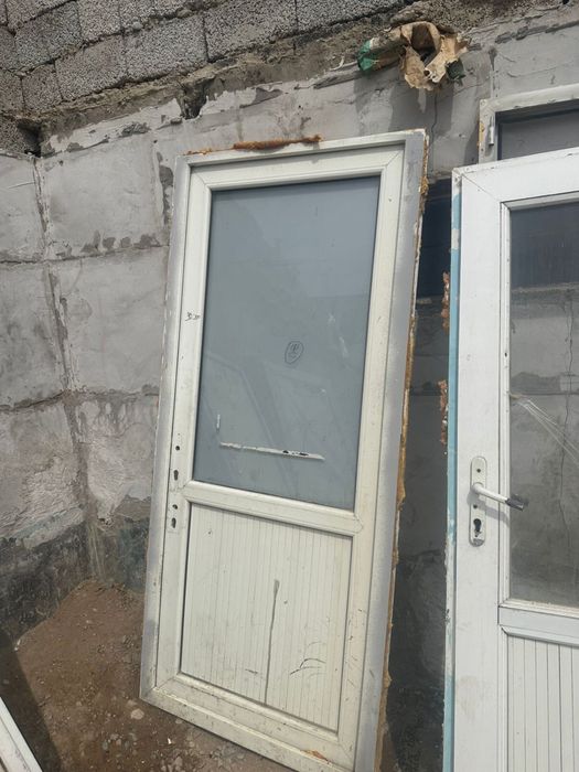 Пластик  двери б/у