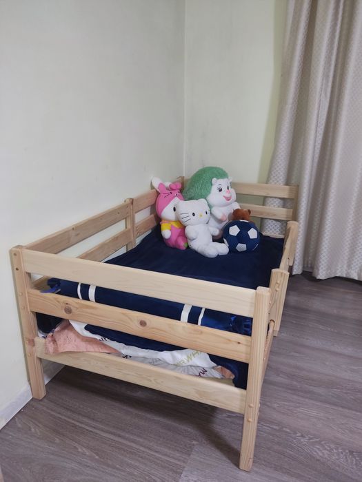 Детская кровать б/у без матраца