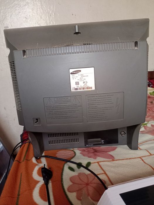 Телевизор Samsung плоски экран цветной