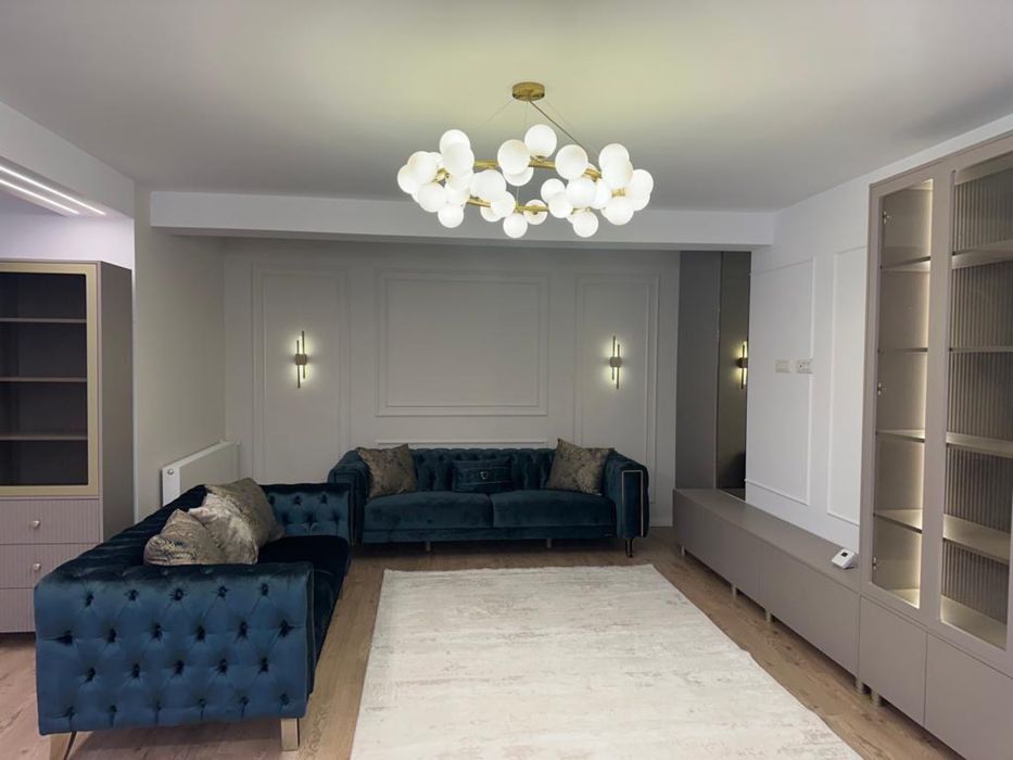 Vand apartament Zamca (casa de pensii )