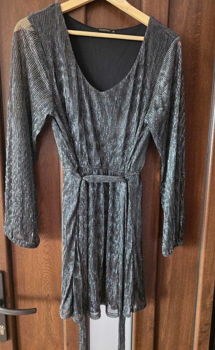 Rochie neagra cu fir argintiu