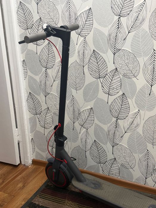 Продам электросамокат xiaomi