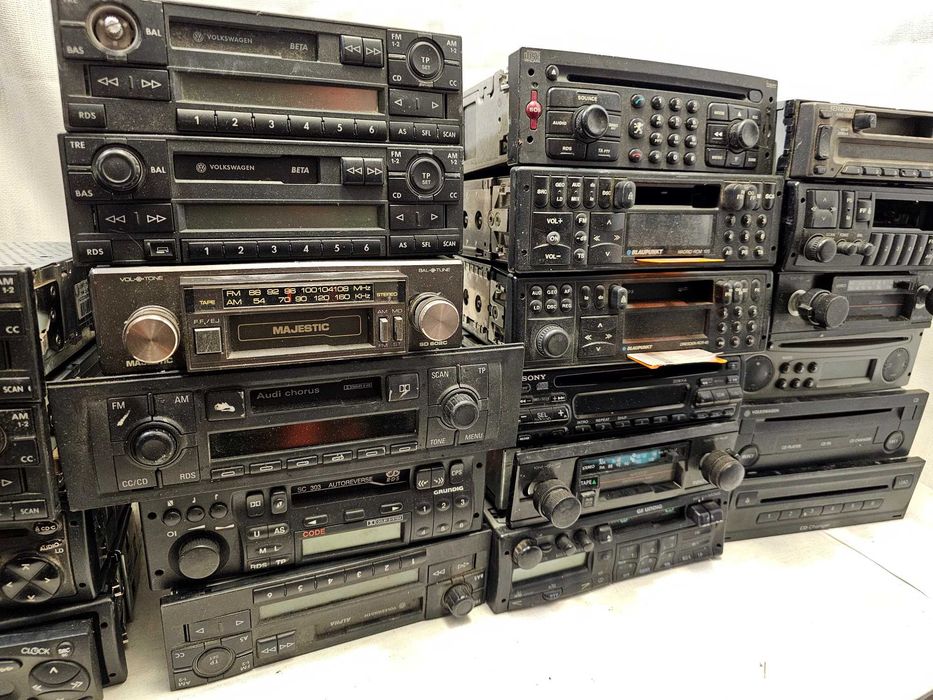 Lot Casetofoane Auto și Radiouri Vechi | Blaupunkt, VW Beta, Grundig, Sony | Piese/Restaurare