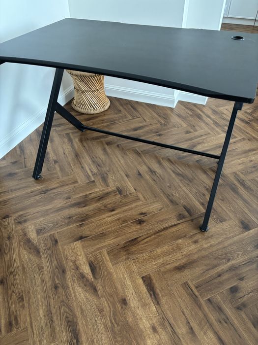 Продается компьютерный стол